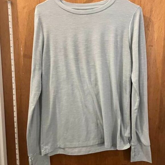 Size M - Gap - Light Blue/Green Long Sleeve Workout Top - Long Sleeve/Open Back - Picture 1 of 6